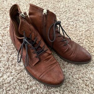 Comfortiva Cordia Women’s Brown Leather Lace Up Boots